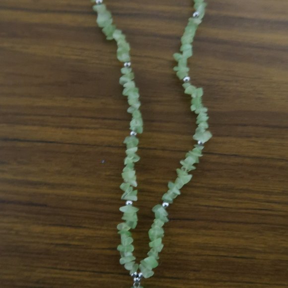 Light Green Stone Necklace/Pendant and Matching Dangle Earrings - Picture 3 of 7